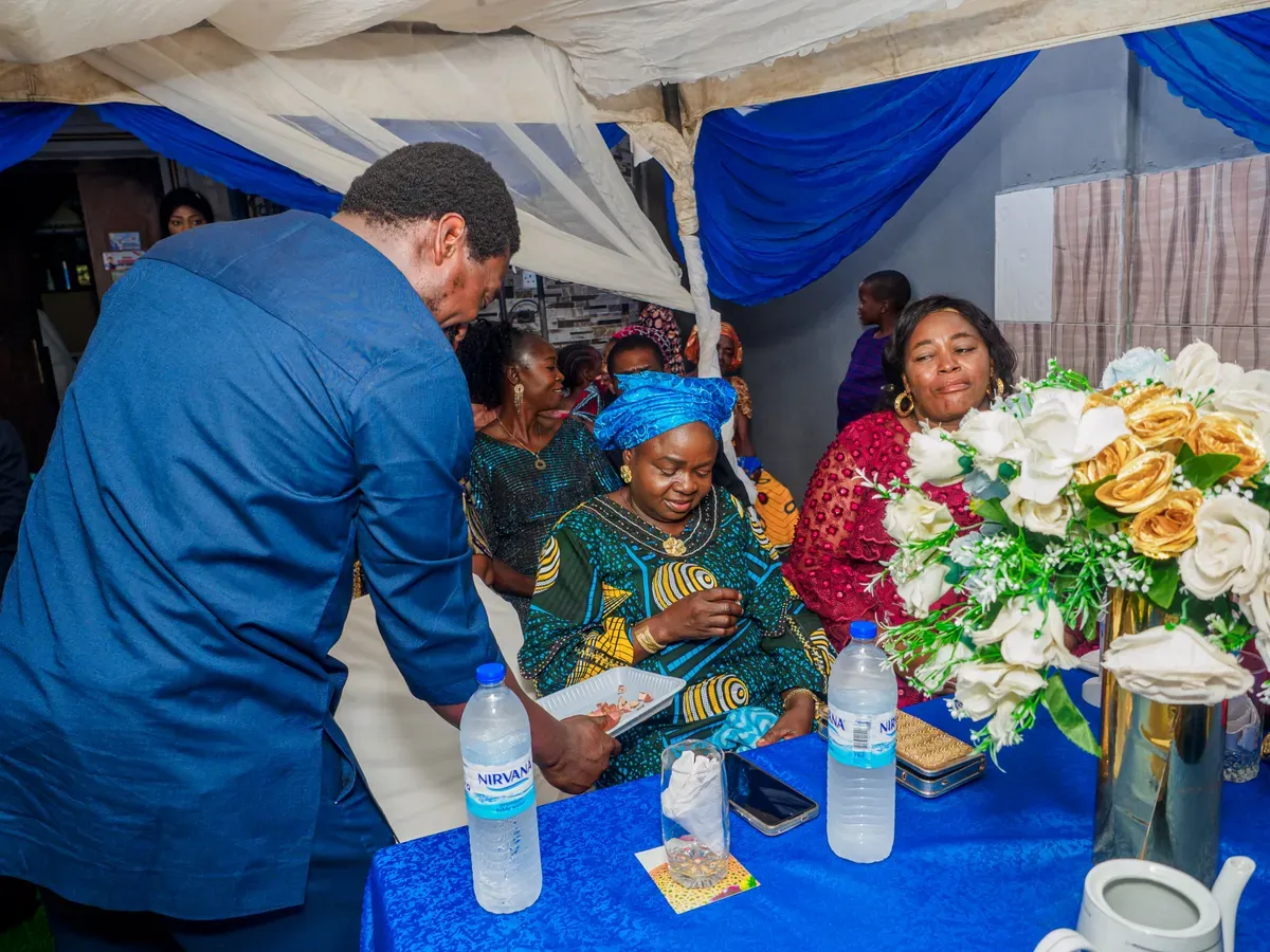 Adiya & Aderemi: An Intimate Introduction Ceremony — Photo 20